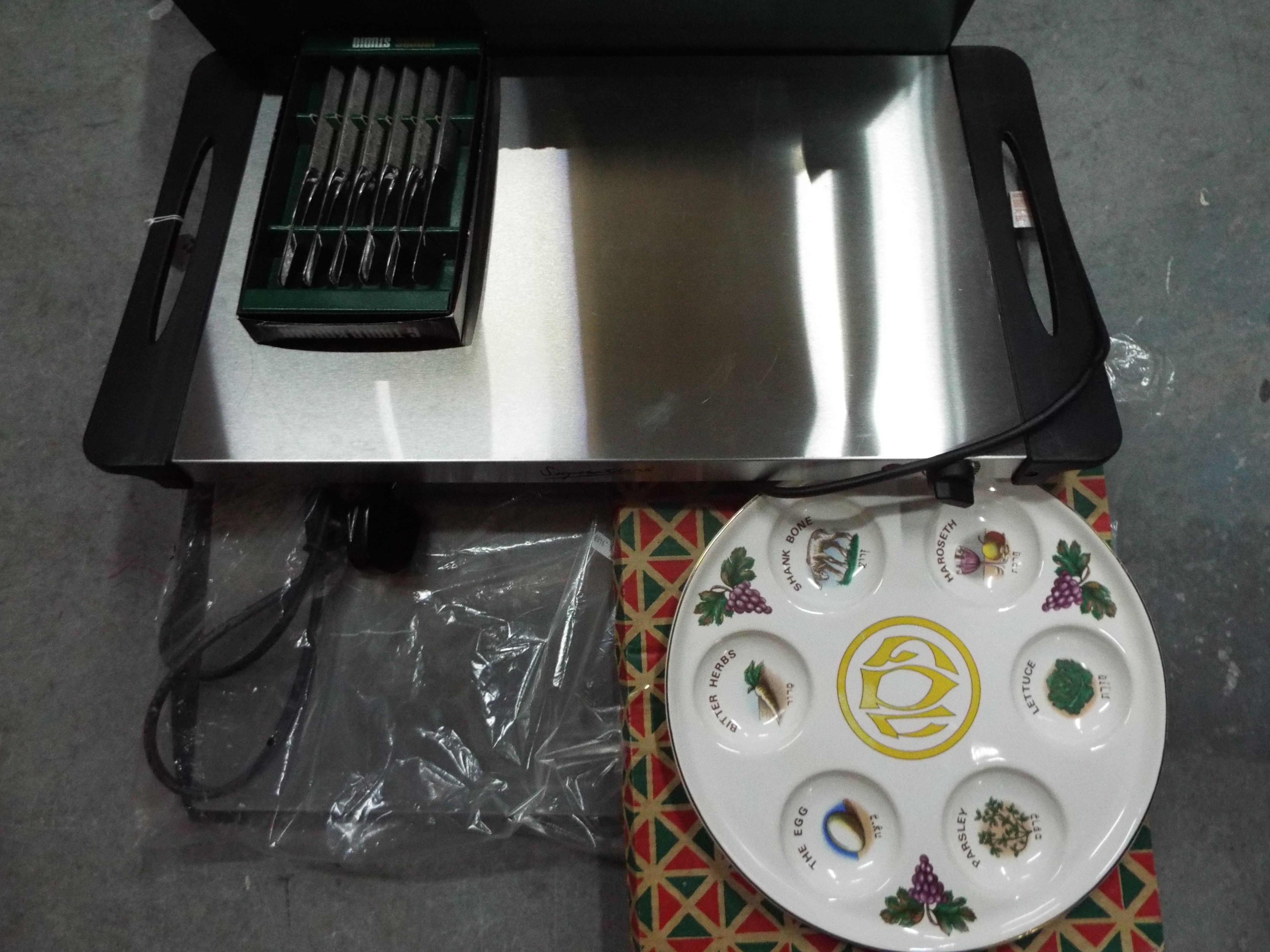 Two table top food warmers, boxed Viners flatware, - Image 3 of 6