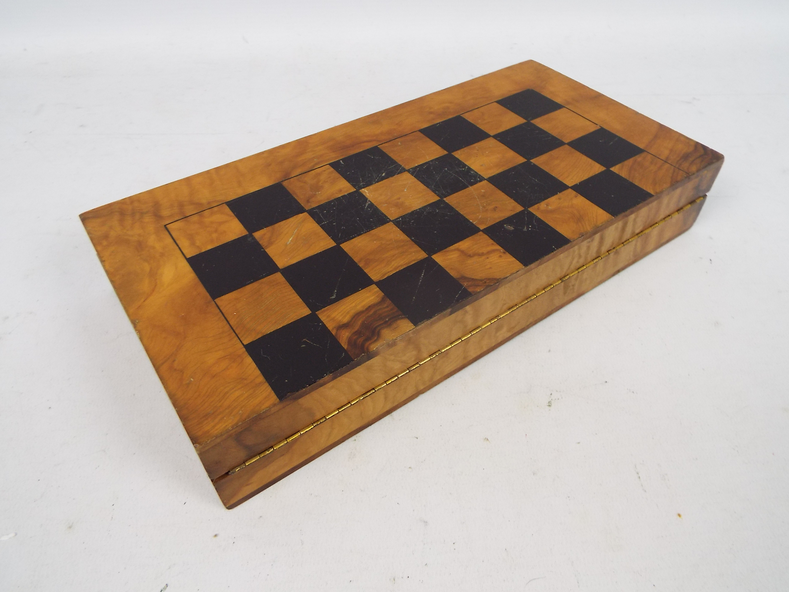 A vintage chess set with 7 cm king. - Image 2 of 2