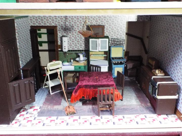 Dolls House - An Edwardian style dolls house shop 'Jennywren's Dolls House Shop'. - Image 7 of 9