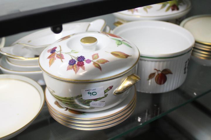 A collection of Royal Worcester Evesham and similar table wares. - Image 3 of 3