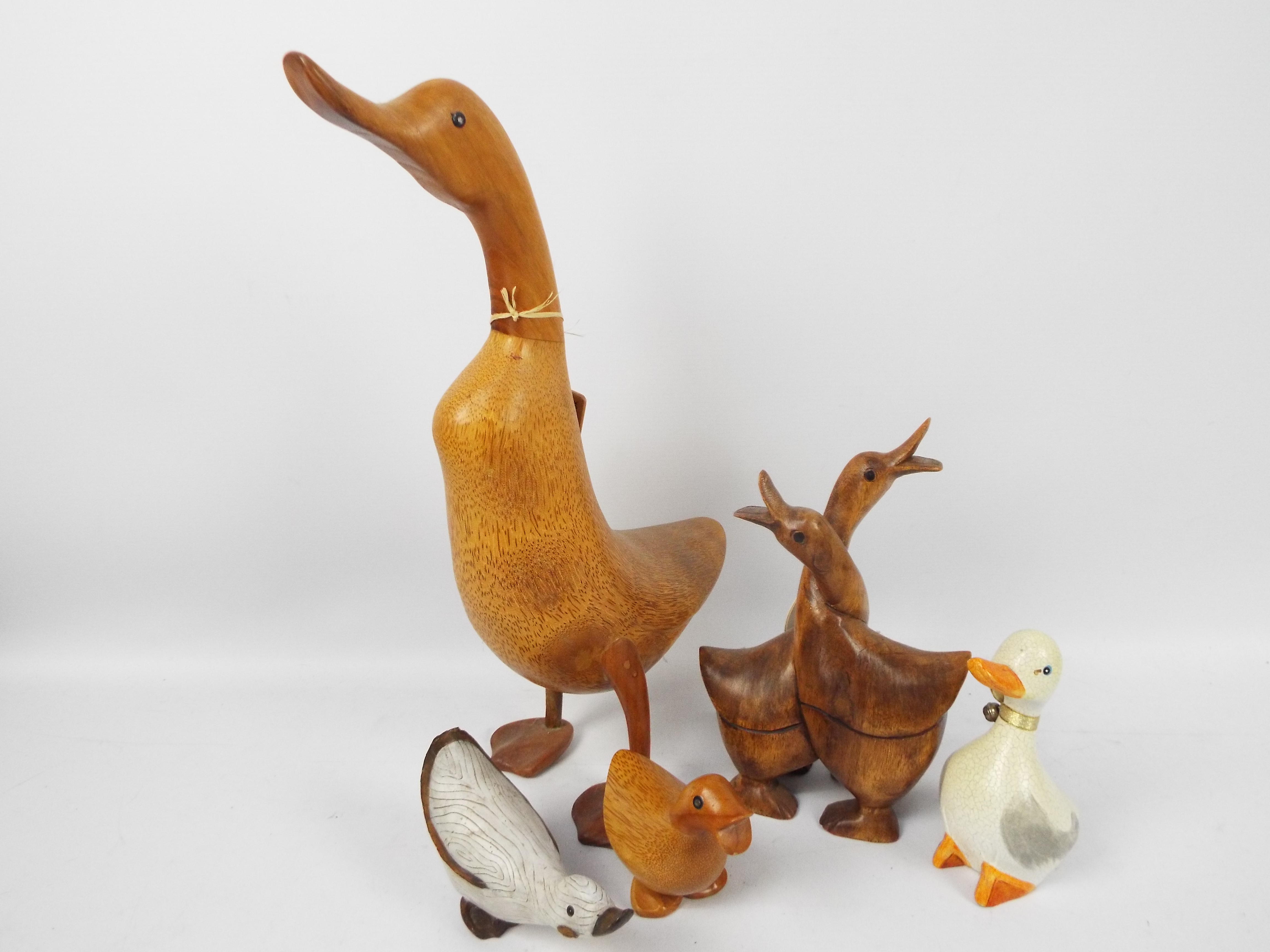 Carved wooden models of ducks, largest a - Image 3 of 3