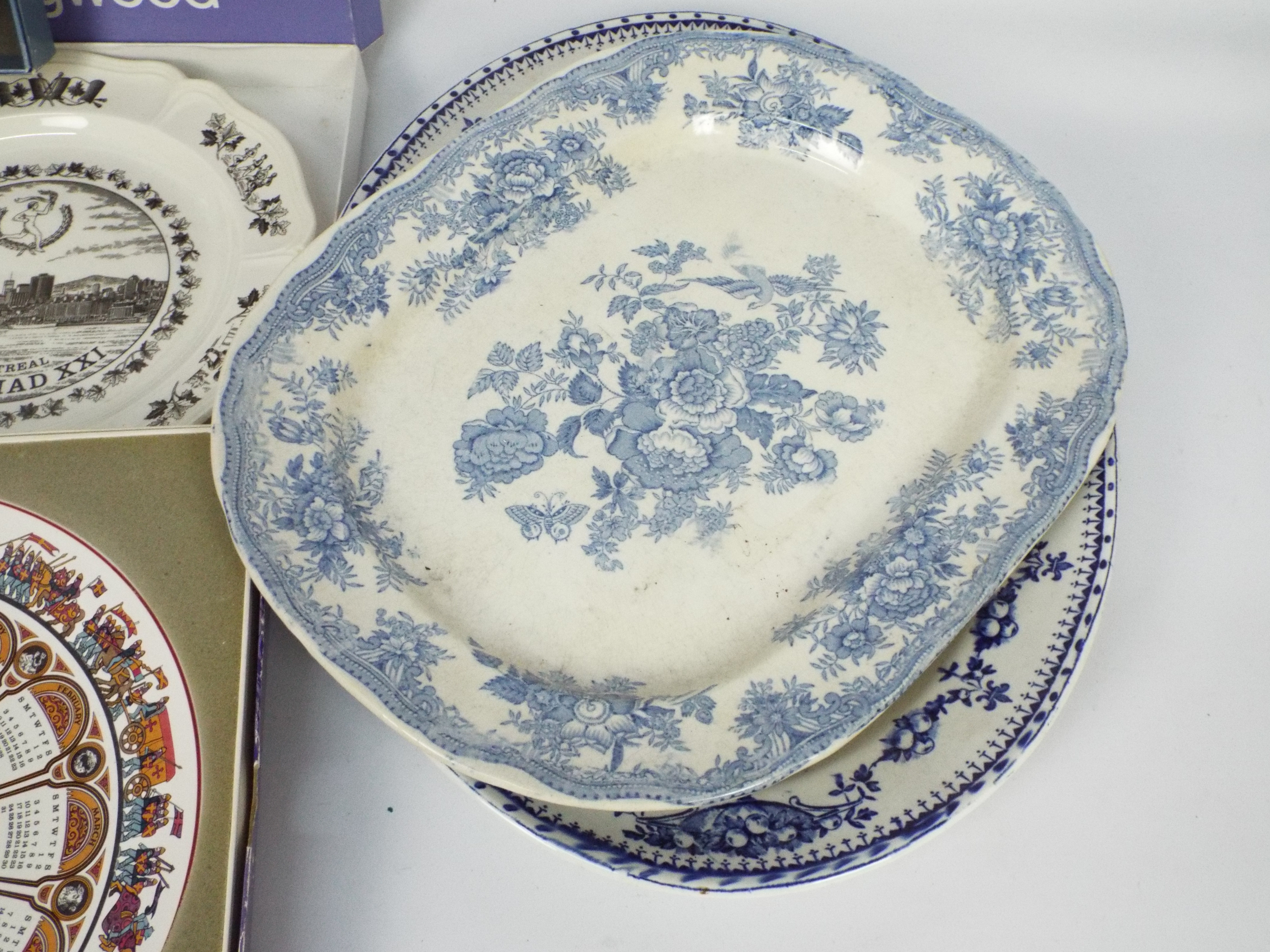 A small quantity of ceramics including boxed Wedgwood plates. - Image 4 of 4