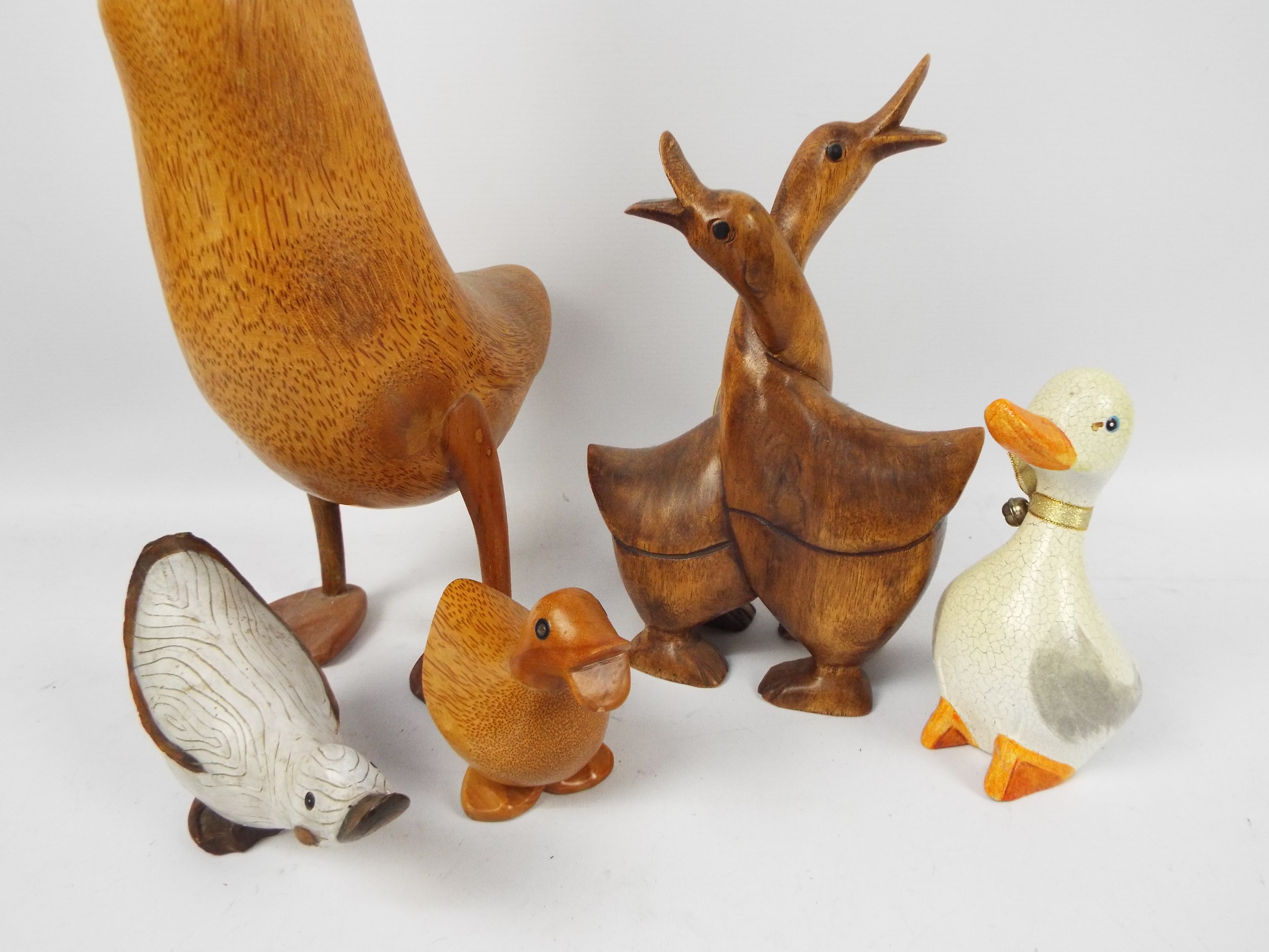 Carved wooden models of ducks, largest a - Image 2 of 3