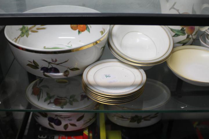 A collection of Royal Worcester Evesham and similar table wares. - Image 2 of 3