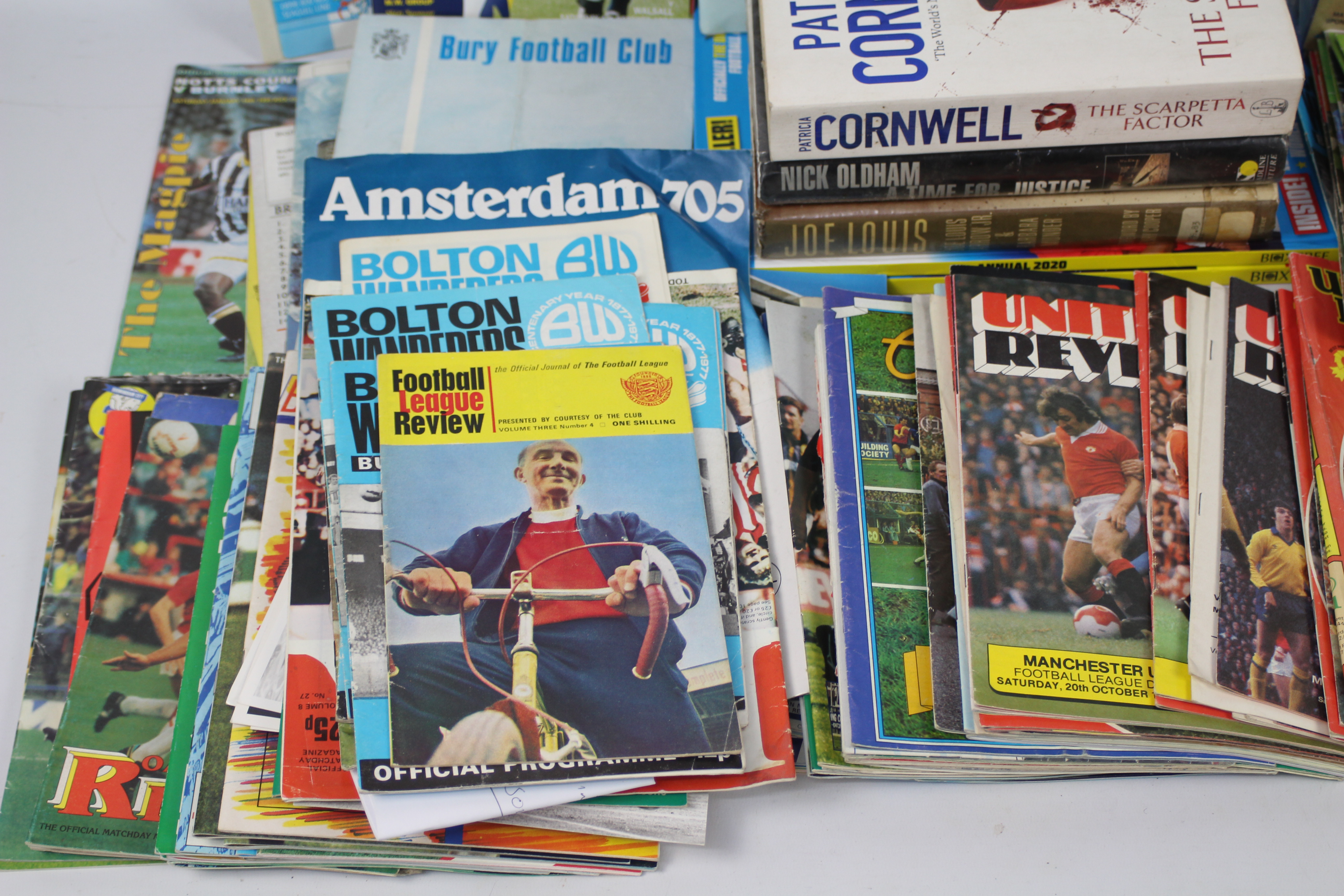 A collection of mixed football programmes, league reviews, - Image 2 of 6