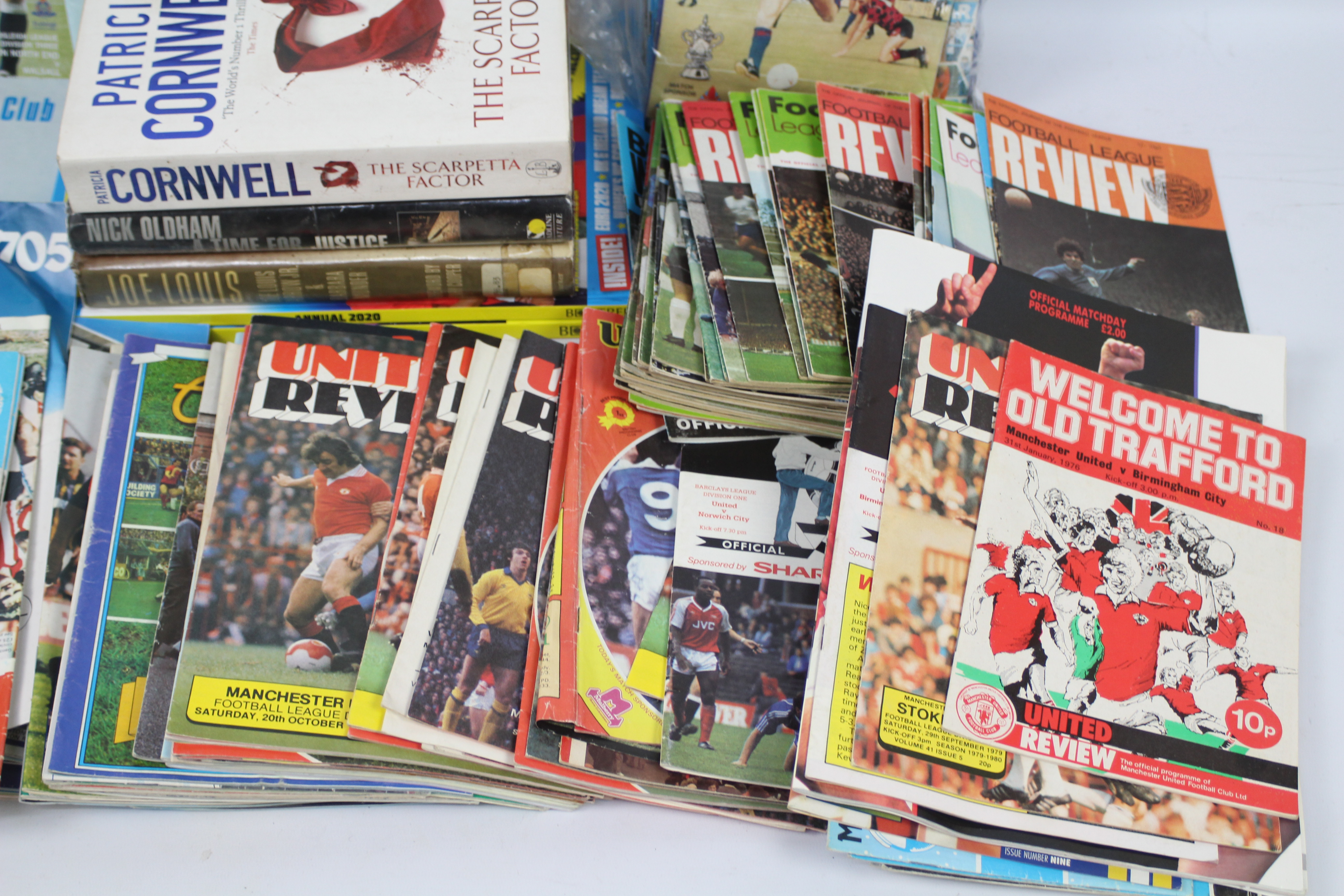 A collection of mixed football programmes, league reviews, - Image 4 of 6