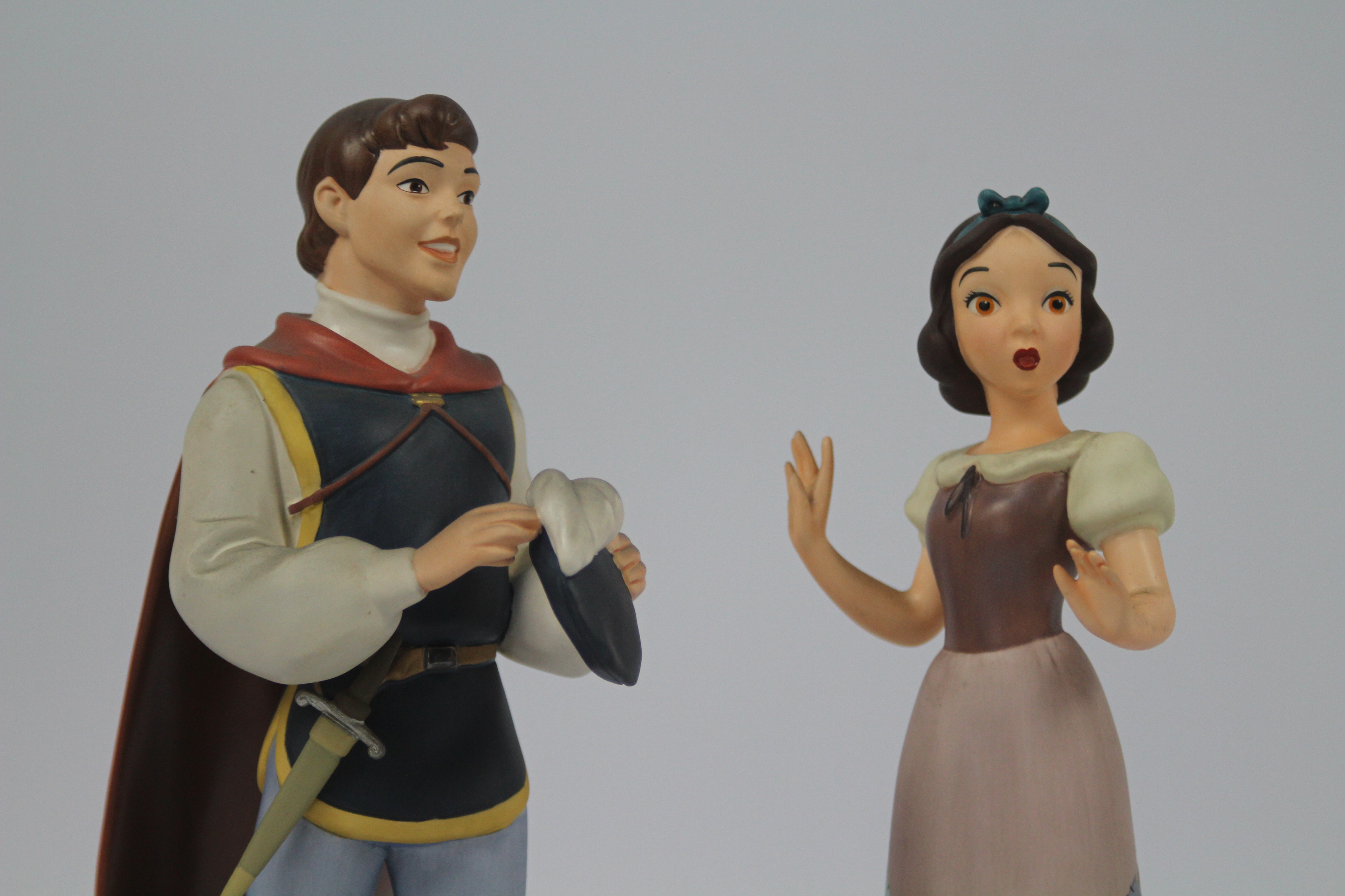 Walt Disney - A boxed Classics Collection pair of figures of Snow White and The Prince from Walt - Image 3 of 7