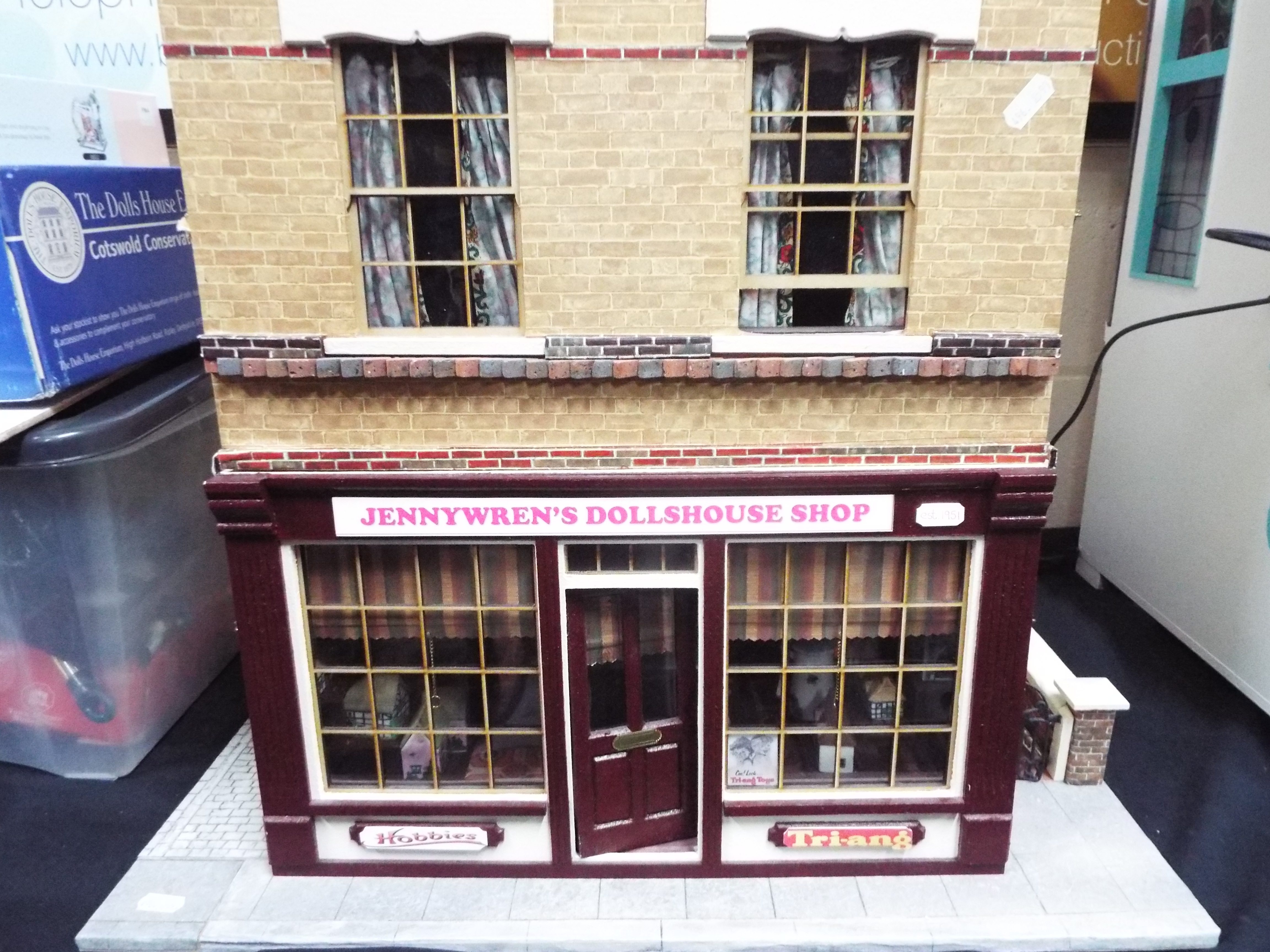 Dolls House - An Edwardian style dolls house shop 'Jennywren's Dolls House Shop'. - Image 3 of 8