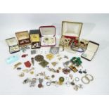 Mixed costume jewellery to include earrings, brooches, bracelets and other.