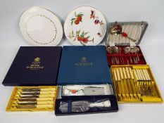 Lot to include boxed Royal Worcester ceramics and boxed / cased flatware.