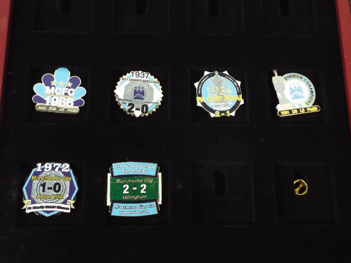 Manchester City Football Club - Lot to include a Danbury Mint Manchester City Victory Pin - Image 5 of 10