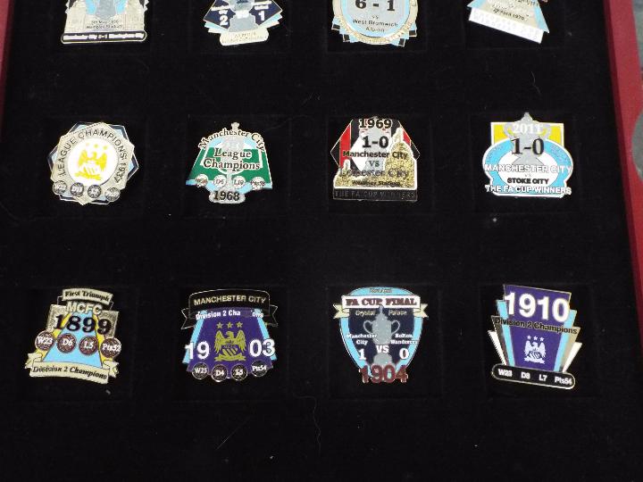 Manchester City Football Club - Lot to include a Danbury Mint Manchester City Victory Pin - Image 6 of 10