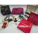 A selection of good quality fashion jewellery to include an unusual necklace and earrings boxed set
