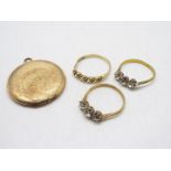 A 9ct gold ring set with five clear stones, approximately size P (shank misshapen), 1.