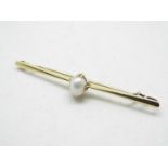 A mid-purity, pearl set bar brooch, stamped 15ct, approximately 3.