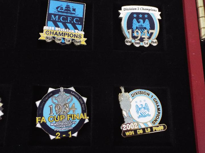 Manchester City Football Club - Lot to include a Danbury Mint Manchester City Victory Pin - Image 8 of 10