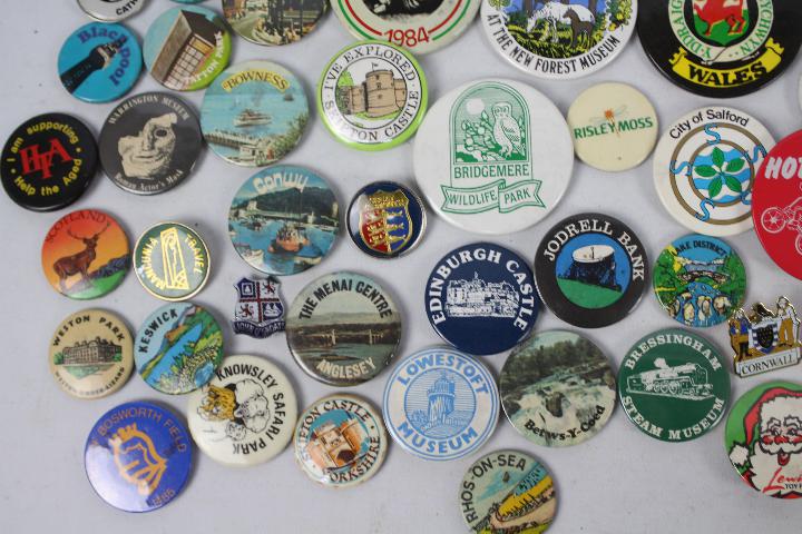 A collection of vintage pin badges, pred - Image 6 of 7