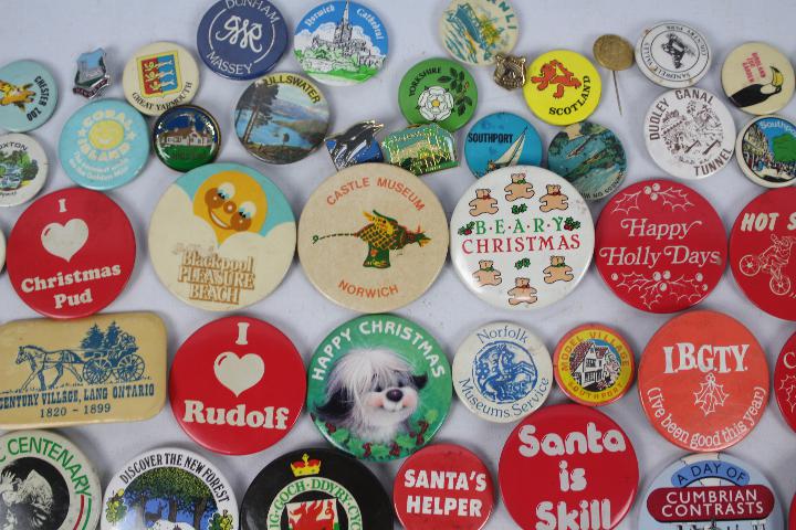 A collection of vintage pin badges, pred - Image 5 of 7