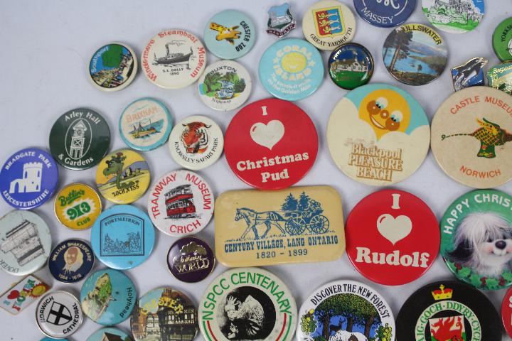 A collection of vintage pin badges, pred - Image 7 of 7