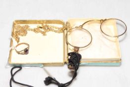 9ct yellow gold link necklace, folding spectacles and ring.