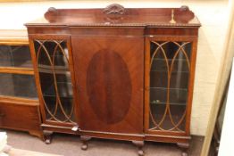 1920's mahogany breakfront cabinet bookcase on ball and claw legs, 129 x 137 x 37cm.