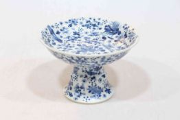 Chinese blue and white tazza with insect and foliage decoration, 14cm.
