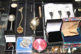 Silver gate bracelet, cased vanity kit, costume jewellery, coinage etc.