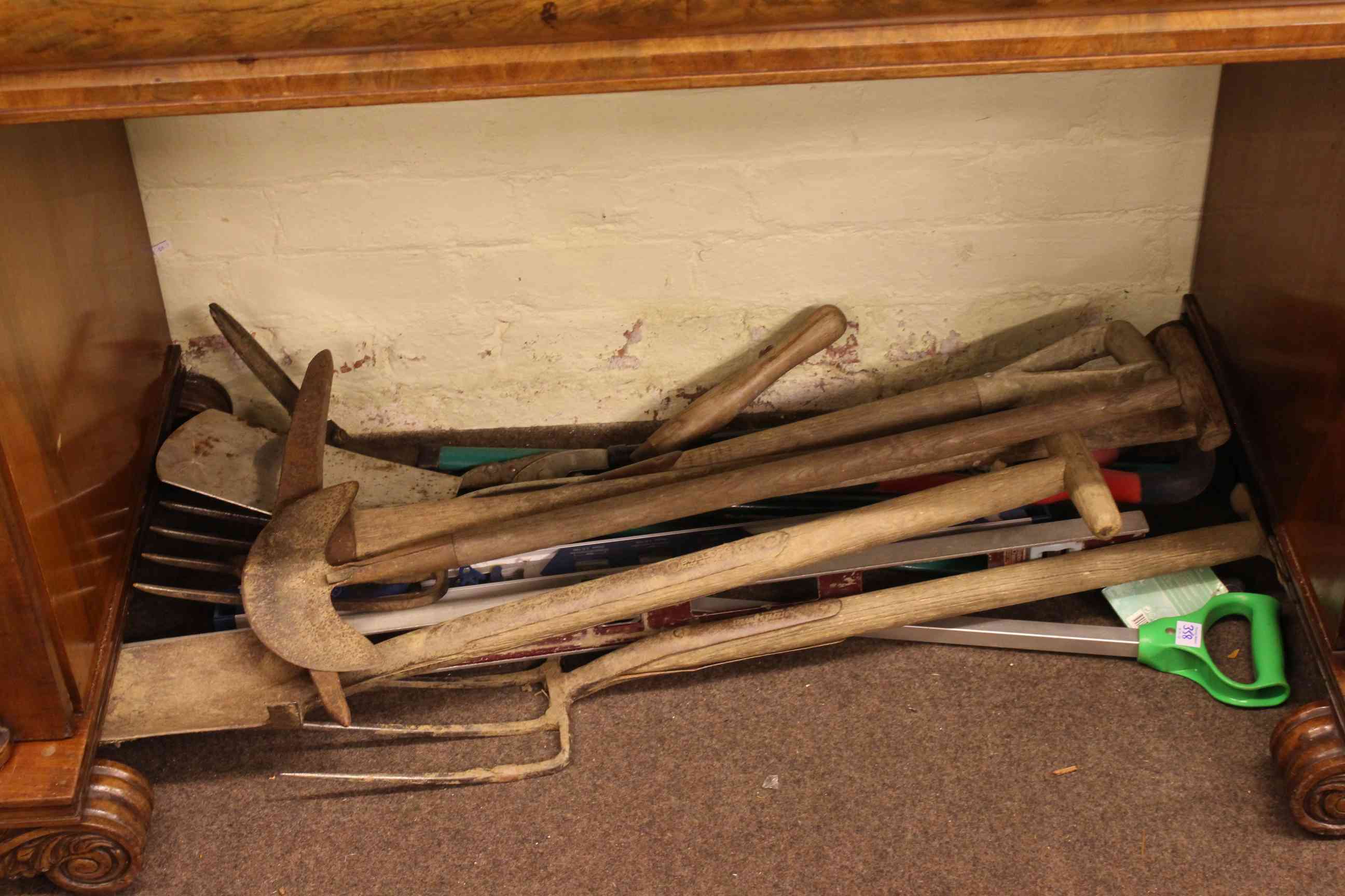 Collection of garden tools, clamps etc.