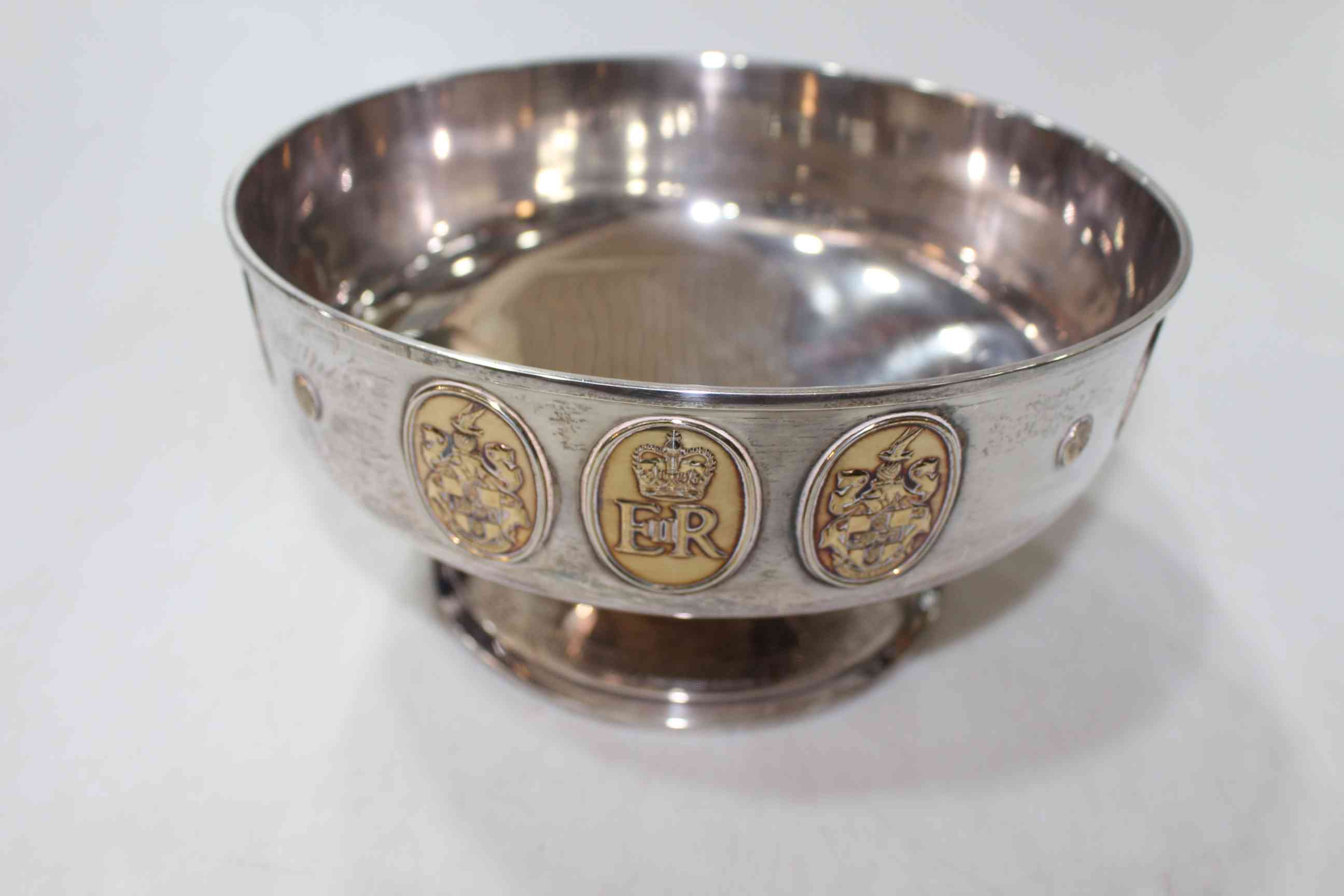 Silver ERII Silver Jubilee commemorative pedestal bowl from The Football League 1977,