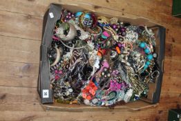 Tray box of costume jewellery.