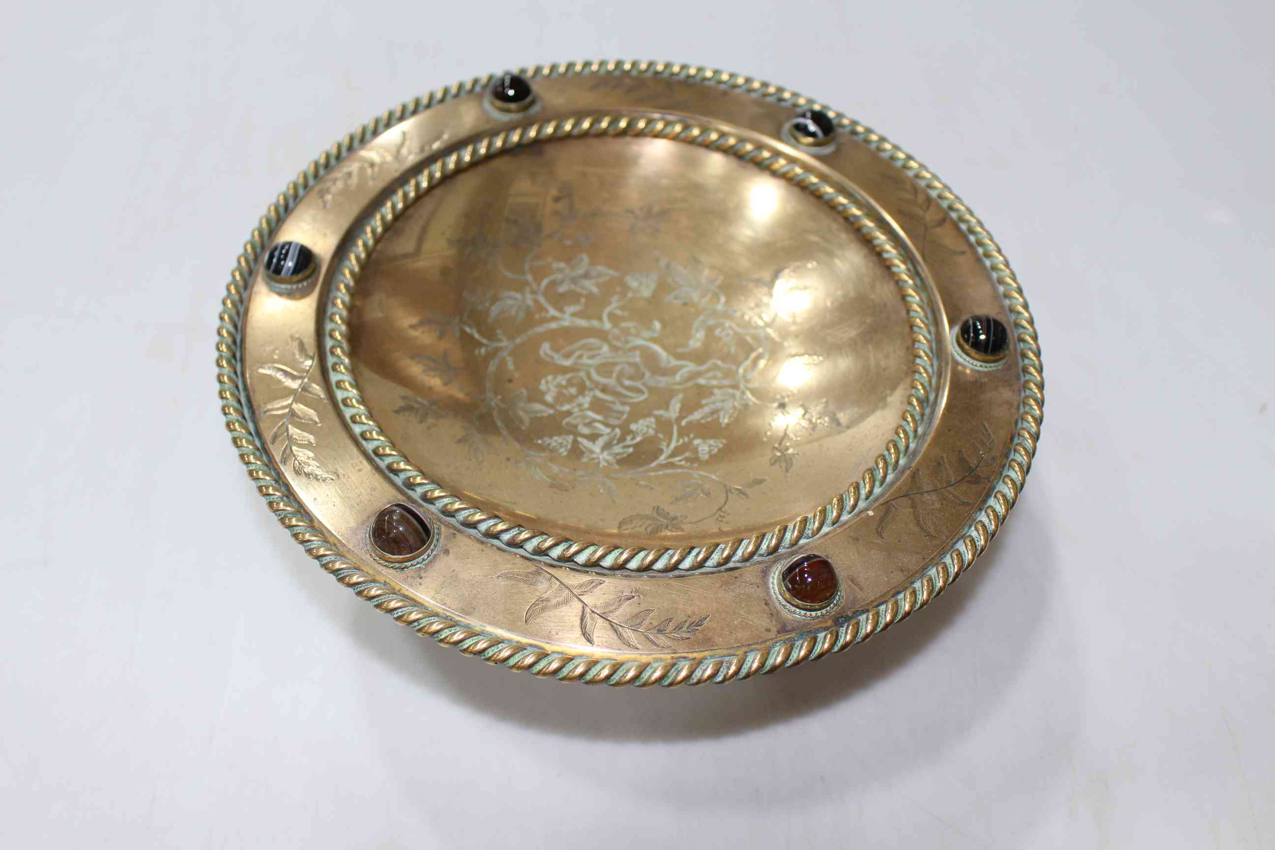 Victorian bronze tazza with rope twist and agate jewelled border, 25.5cm diameter.