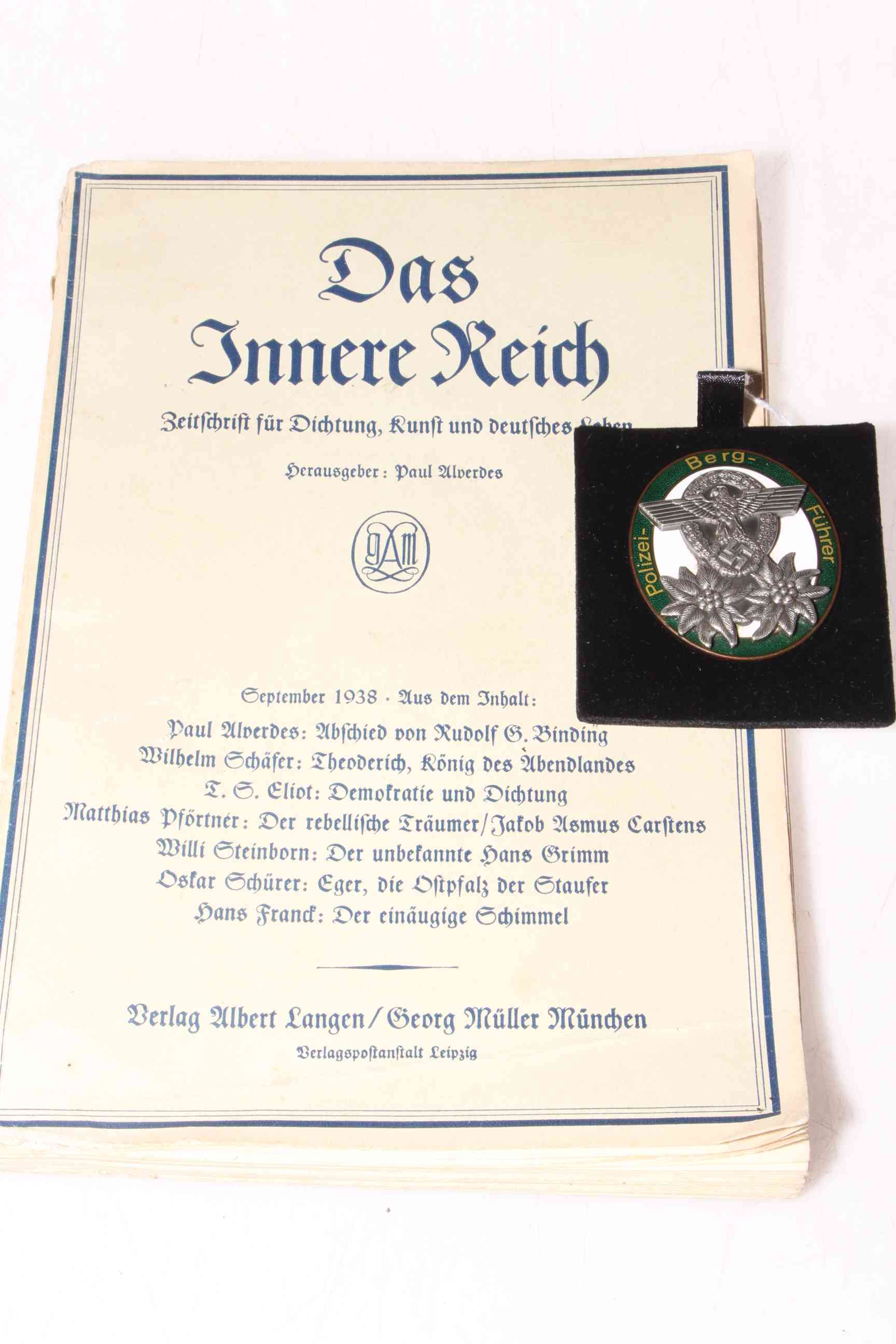 Das Inner Reich Volume 1938, and police leaders medal (2).