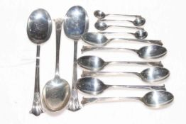 Thirteen Onslow pattern silver spoons, Sheffield 1907.