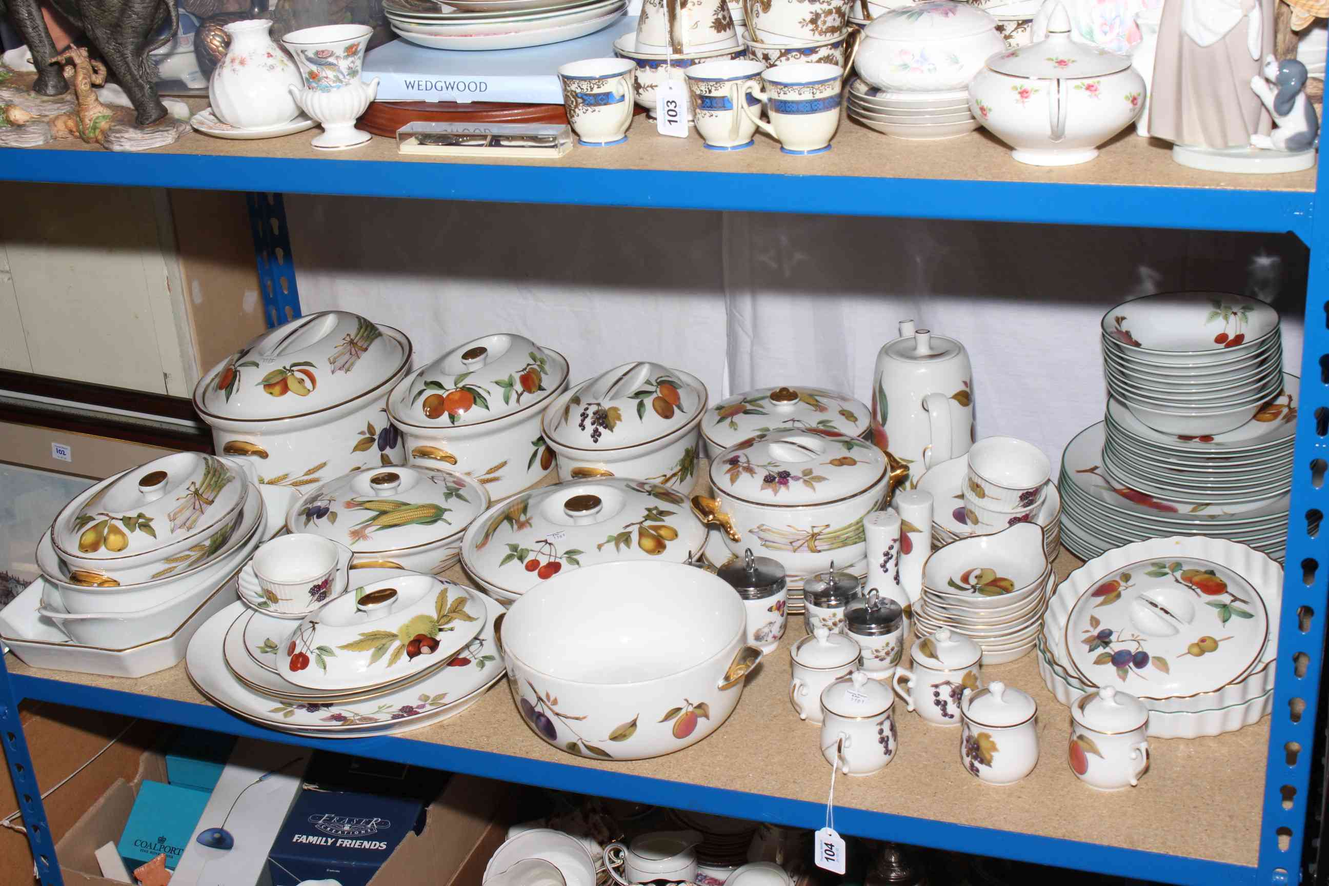 Worcester Evesham and Worcester Vale table ware including tureens, casserole dishes, plates, etc.