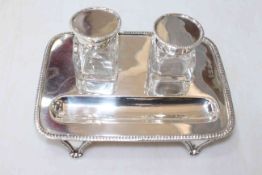 Elkington & Co silver inkstand having gadroon borders and on four feet, Birmingham 1913, 17.