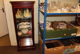 Slim display cabinet together with two Royal Doulton figurines (Rachel and Ninette), Maling,