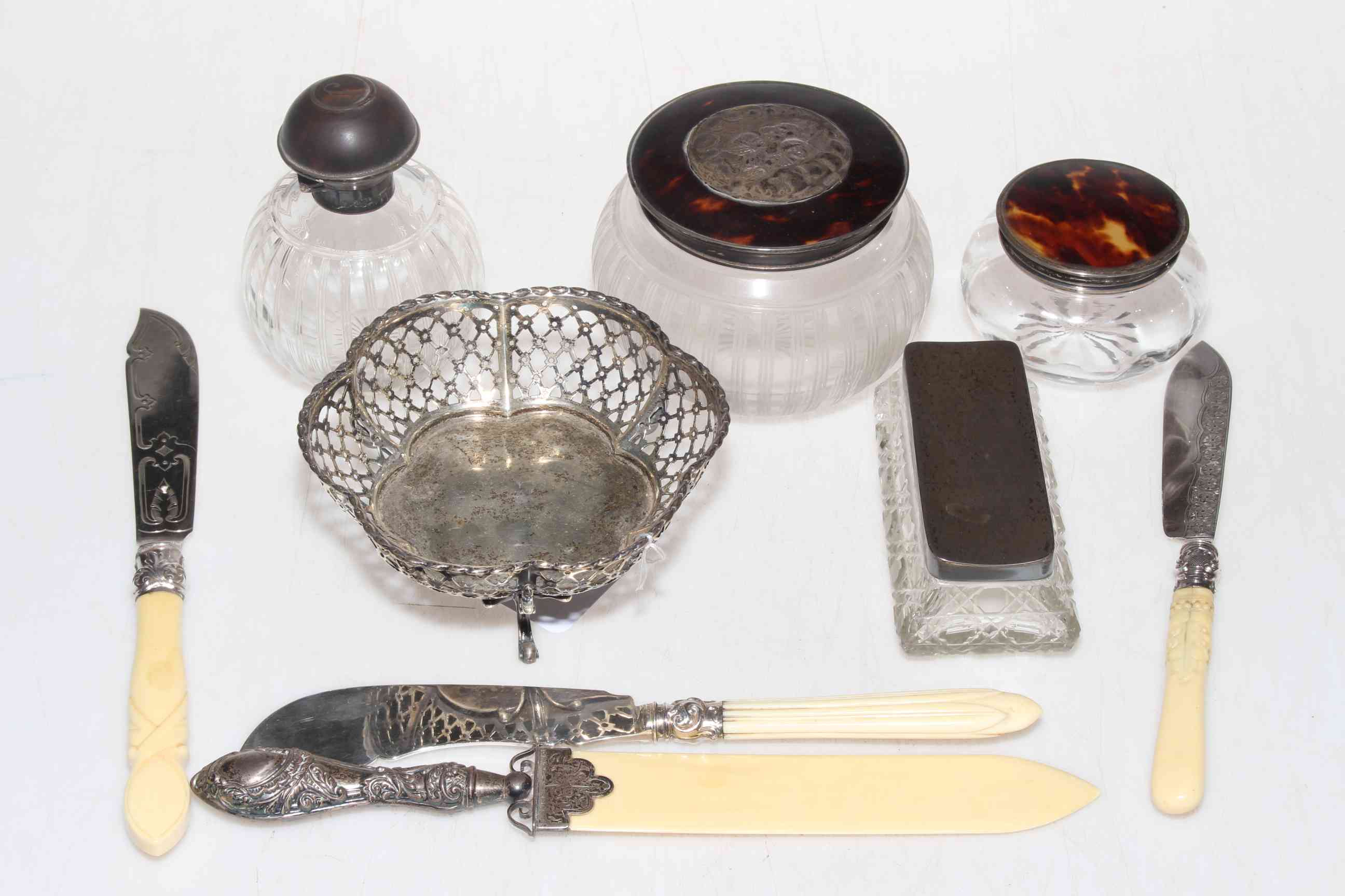Silver and tortoiseshell topped scent bottle and two toilet jars, trinket jar, bon bon dish,