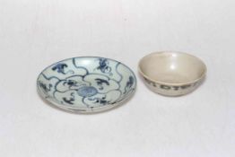 Two pieces of Chinese Tek Sing porcelain, saucer 15.5cm and bowl 10.5cm diameter.
