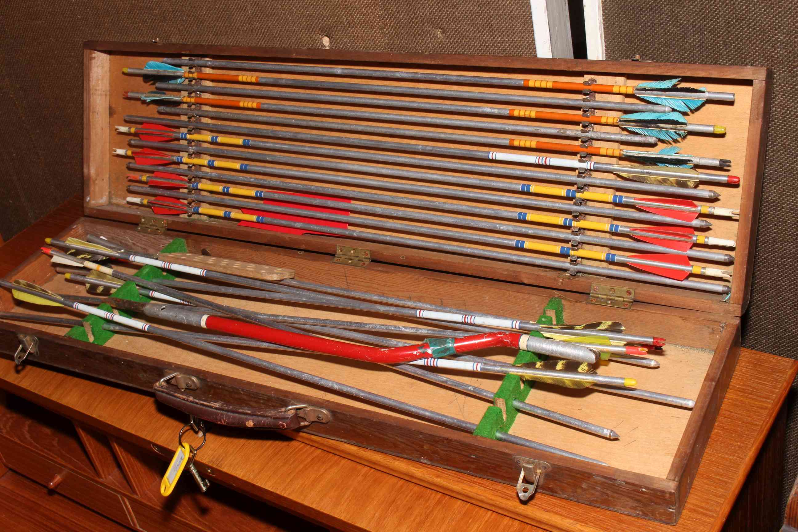 WITHDRAWN Collection of archery and accessories. - Image 3 of 4