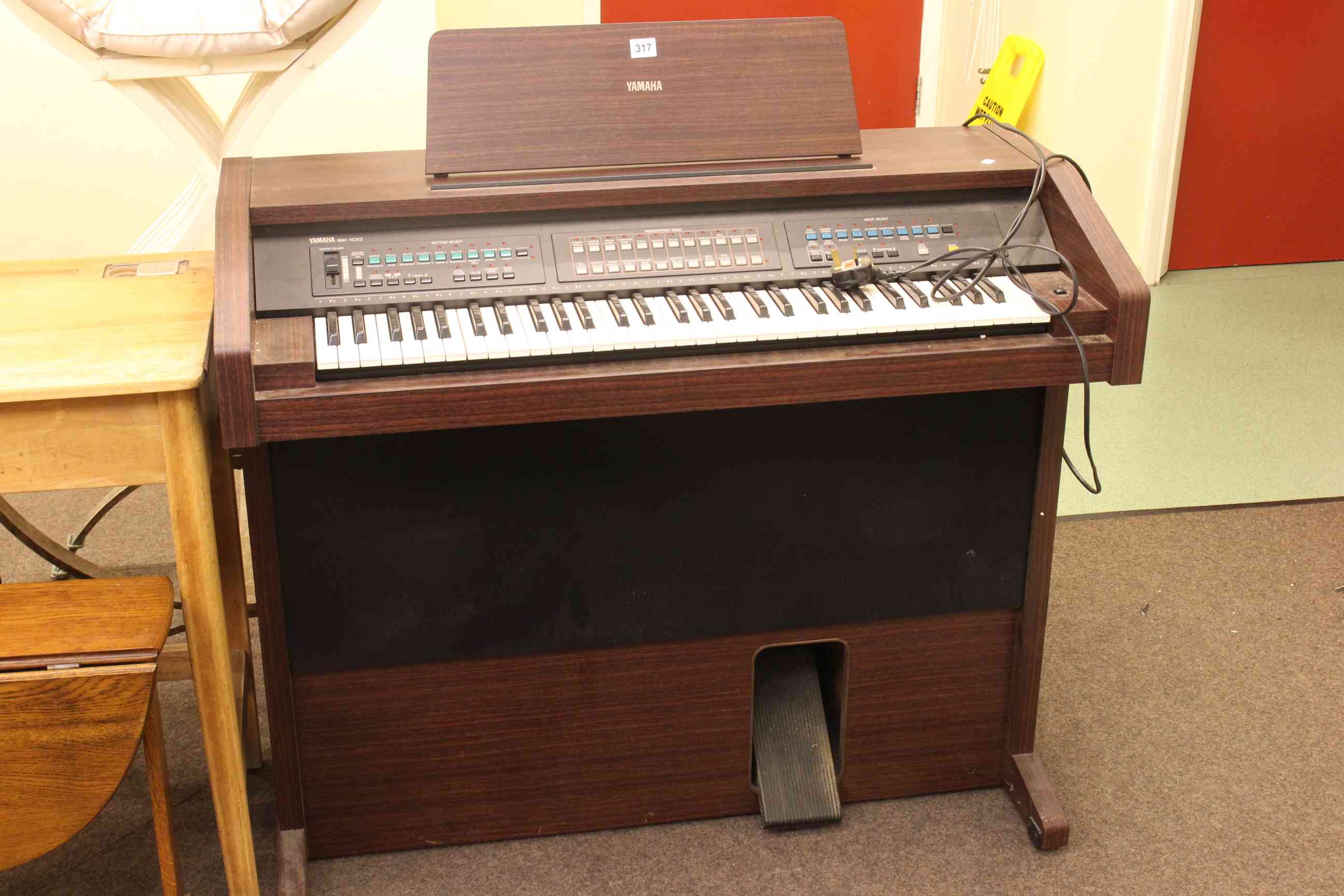 Yamaha SK-100 electric organ.