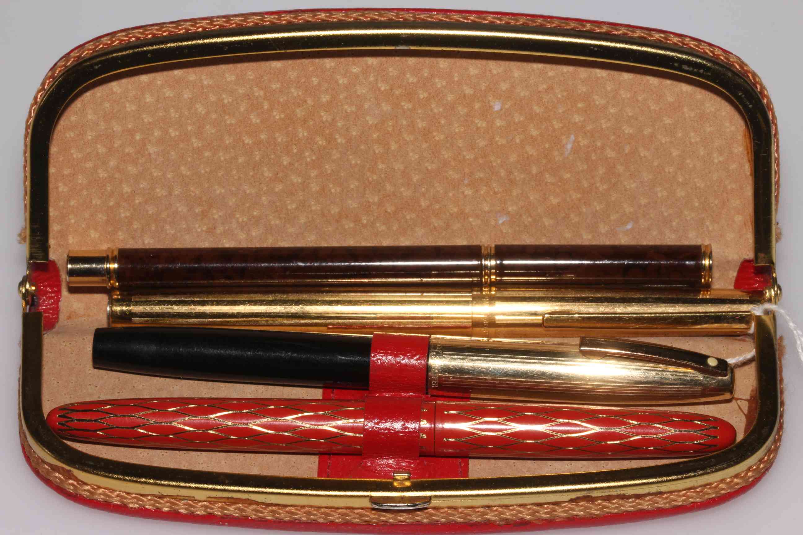 Two Schaeffer fountain and cartridge pens, Monte Grappa and other pen (4).