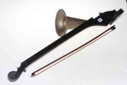 Stroviols phonofiddle with bow.