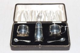 Cased silver cruet set with spoons, Birmingham 1939.