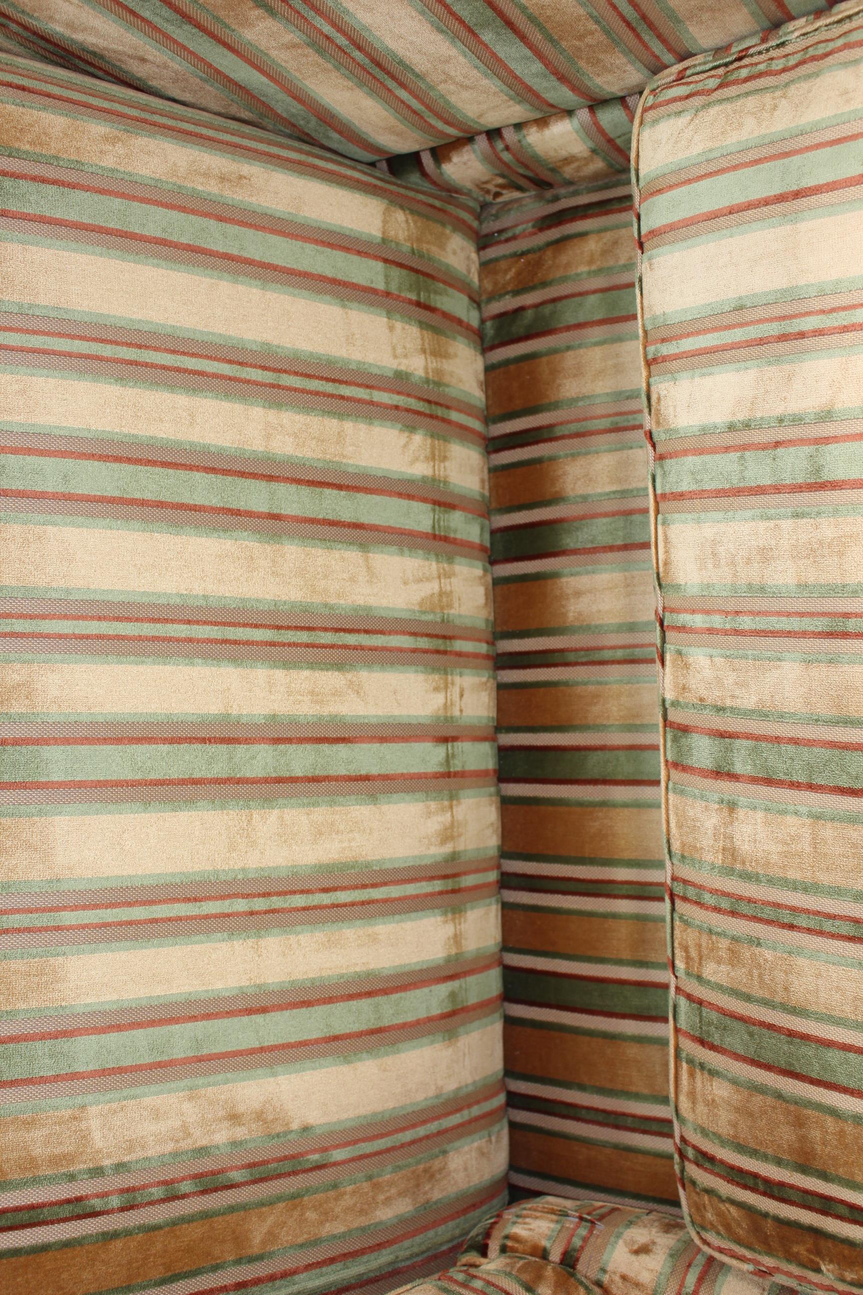 Duresta Trafalgar Knoll style two seater settee in striped velvet. - Image 3 of 5
