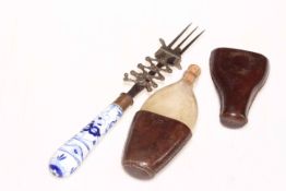 Blue and white porcelain handed mechanical serving fork, 25cm, and leather cased flask (2).