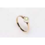 9 carat gold pearl ring, size N.
