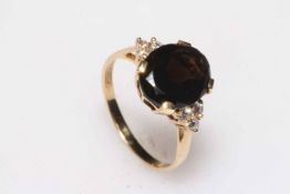 9 carat gold smoky quartz ring, size R.