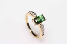 18k Chrome Tourmaline and diamond ring, size N.