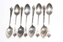 Set of eight silver Onslow pattern teaspoons, Sheffield 1920.
