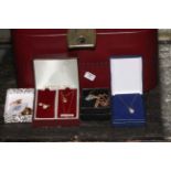 Selection of 9 carat gold jewellery including earrings and chains, together with vanity case.